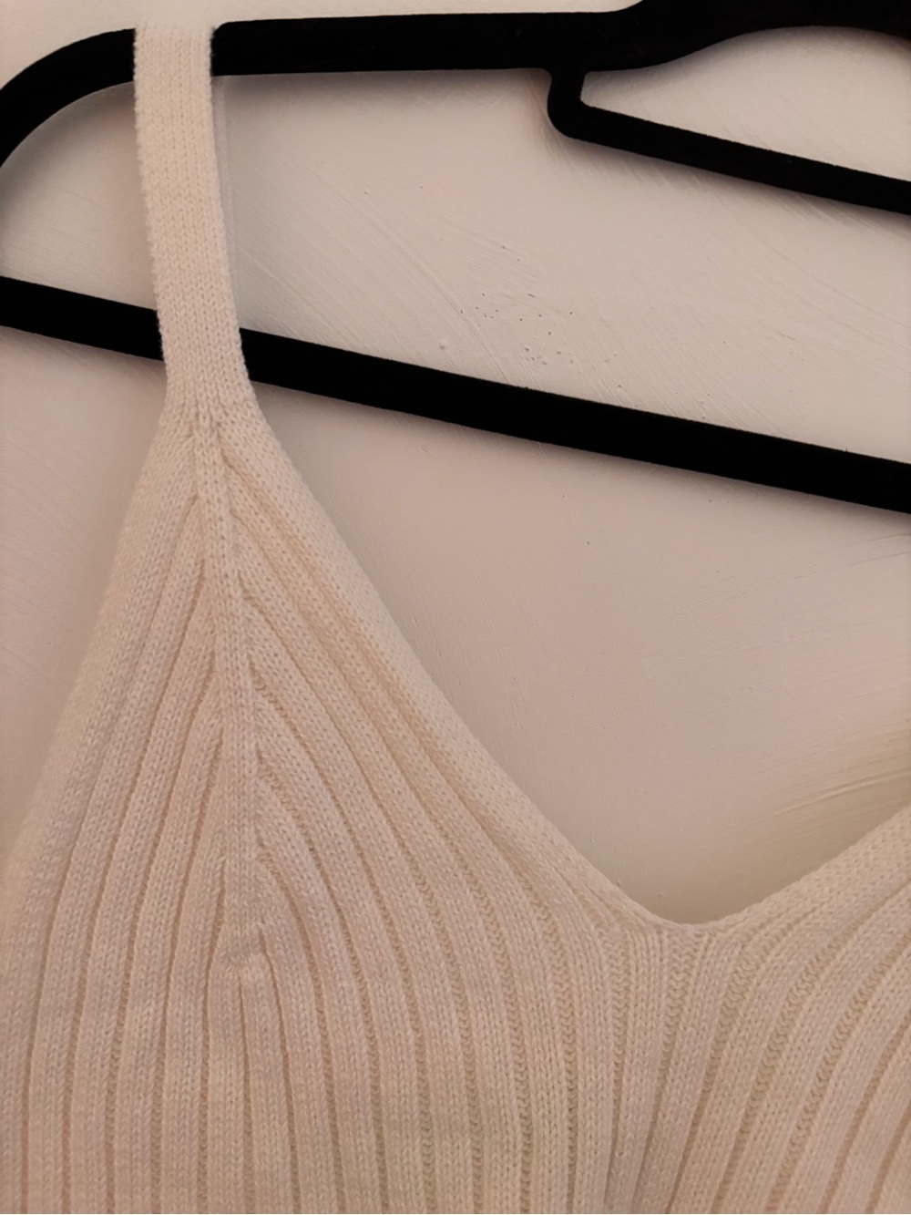 aerie Cream Ribbed V‑Neck Cropped Tank - Picture 4 of 4